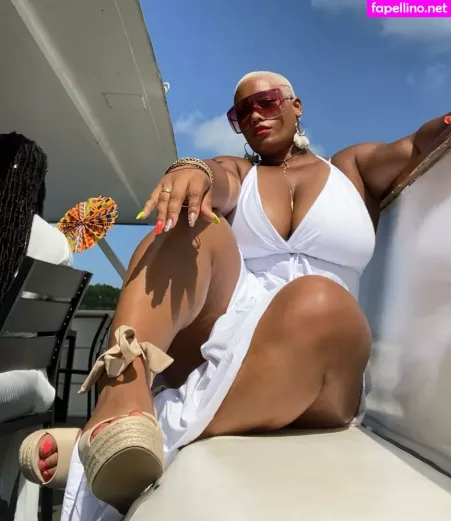 Queen R OnlyFans Thumbnail #mQw6pP8qLp