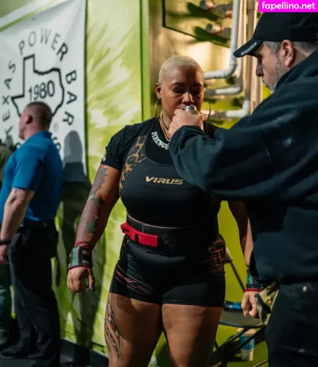 Queen R OnlyFans Thumbnail #x5ESjAzOIF