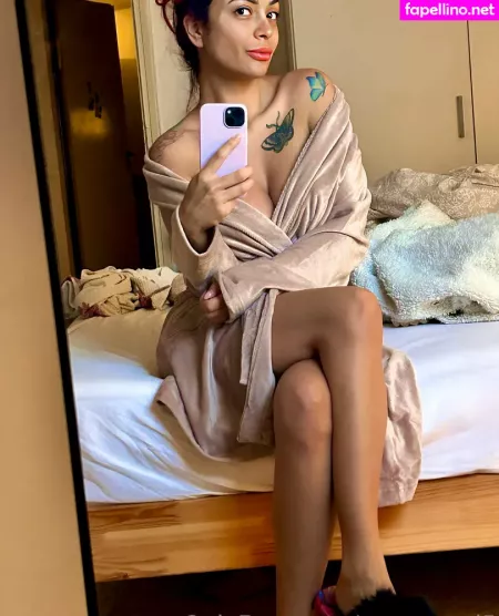 Queen Red OnlyFans Thumbnail #pbHrEZ51Ot