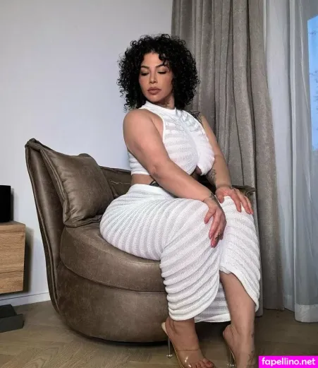Queenazita 3 OnlyFans Thumbnail #f6q3irb2wH