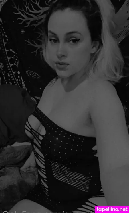 Queenbee 420 OnlyFans Thumbnail #XtgJNGvmOy