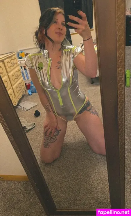 Queenbeehive OnlyFans Thumbnail #tjYxquAugM