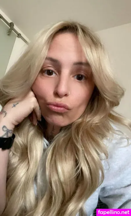 Queenbellaaria OnlyFans Thumbnail #d7bLtw2ege