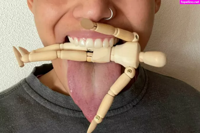 Queendevore1 OnlyFans Thumbnail #AwWrzxzdVk