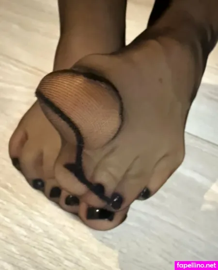 Queenfeetred OnlyFans Thumbnail #esFaP5jyR2