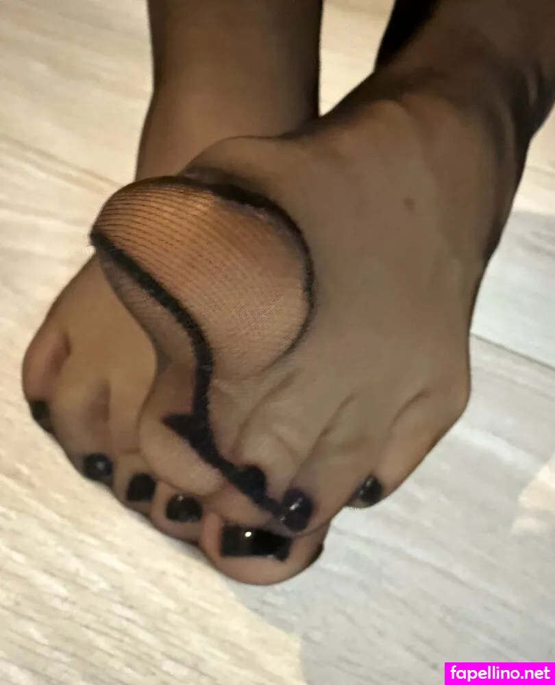 queenfeetred, queenfeetred_3 Nude Leaked OnlyFans Photo #esFaP5jyR2