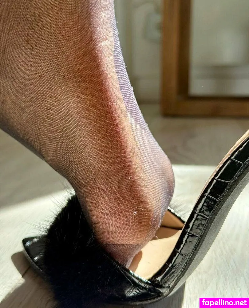 queenfeetred, queenfeetred_3 Nude Leaked OnlyFans Photo #viscTG3AhA