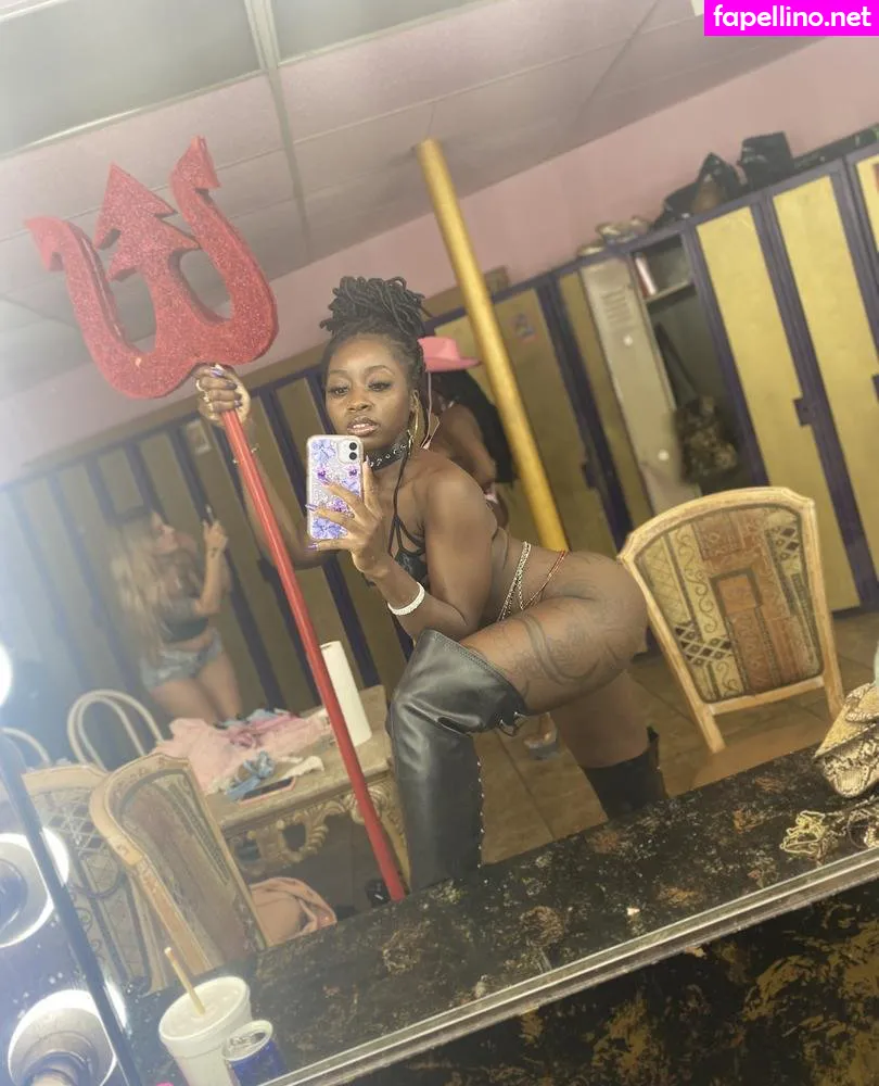 queenflexi, queenflexi_ Nude Leaked OnlyFans Photo #uhtzKaPHvq