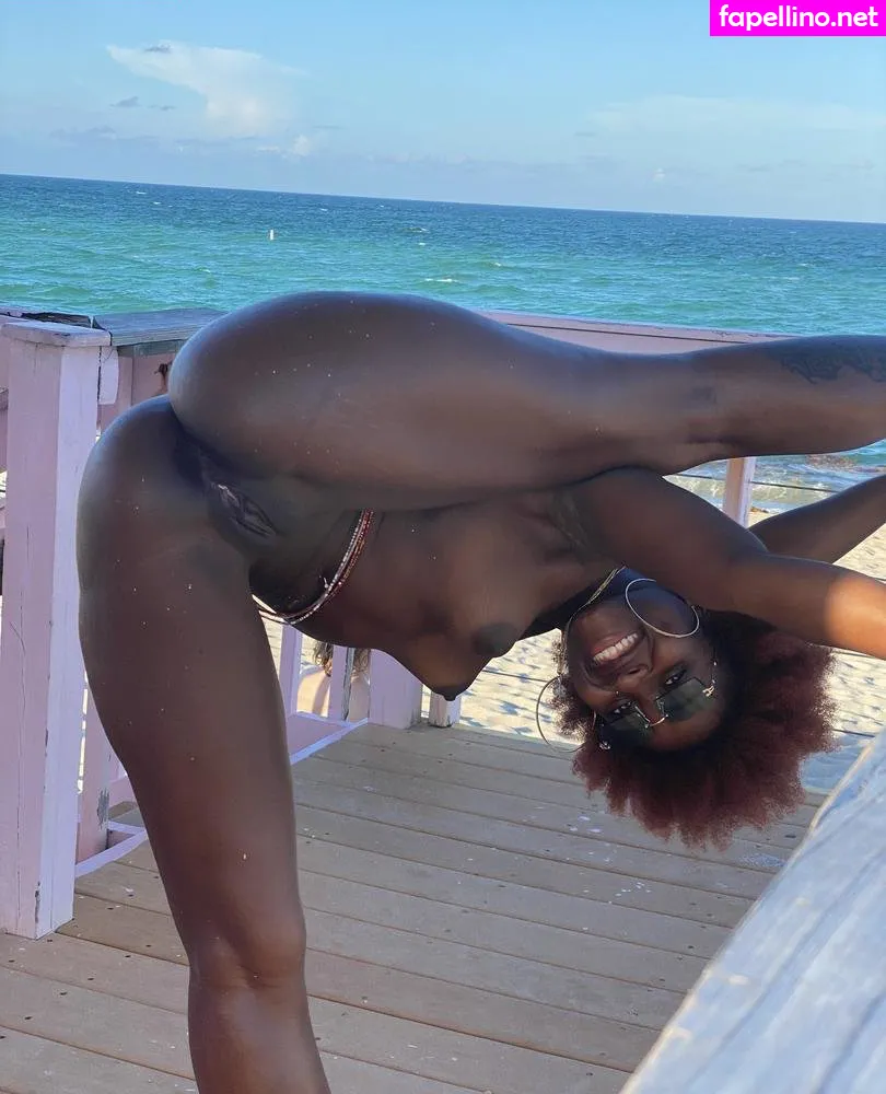 queenflexi, queenflexi_ Nude Leaked OnlyFans Photo #yCqRf4B2aN