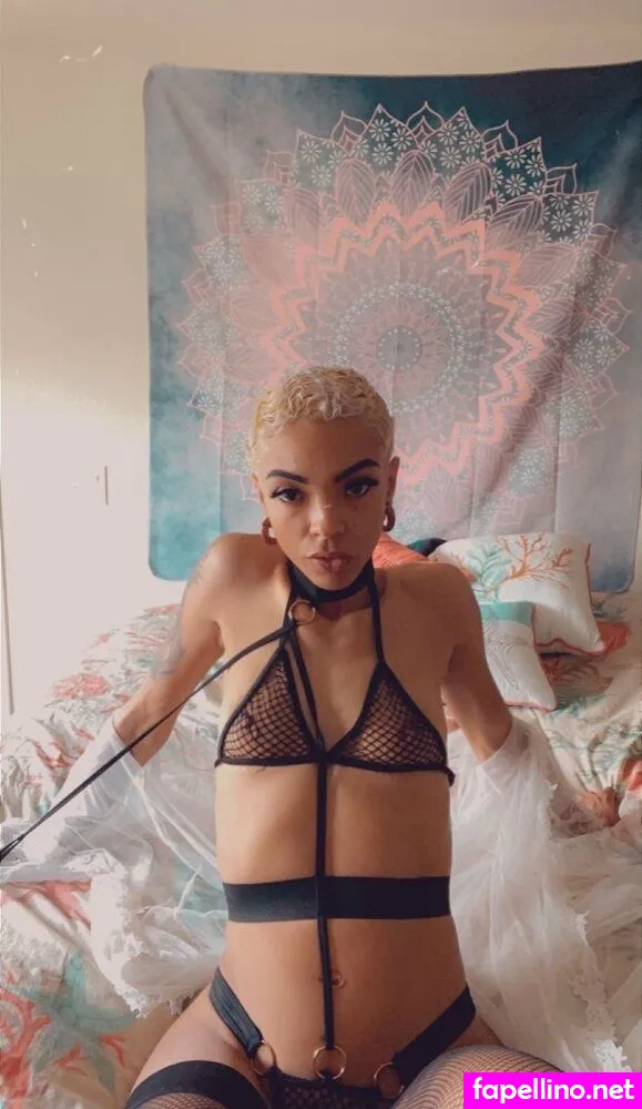 queenie_free, queenie_wyk Nude Leaked OnlyFans Photo #182cYxYvRG