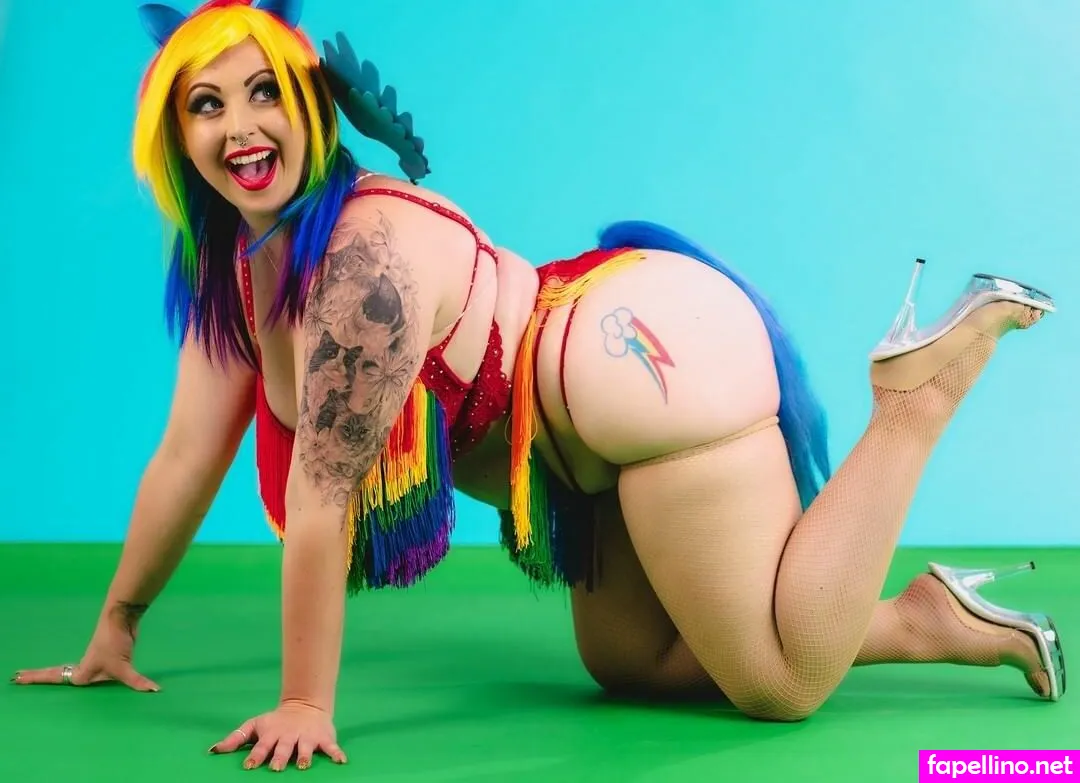 Renata Nijiya, queen_behaviour, queenie_von_curves, queenievoncurves Nude Leaked OnlyFans Photo #F4pXiwLaZv