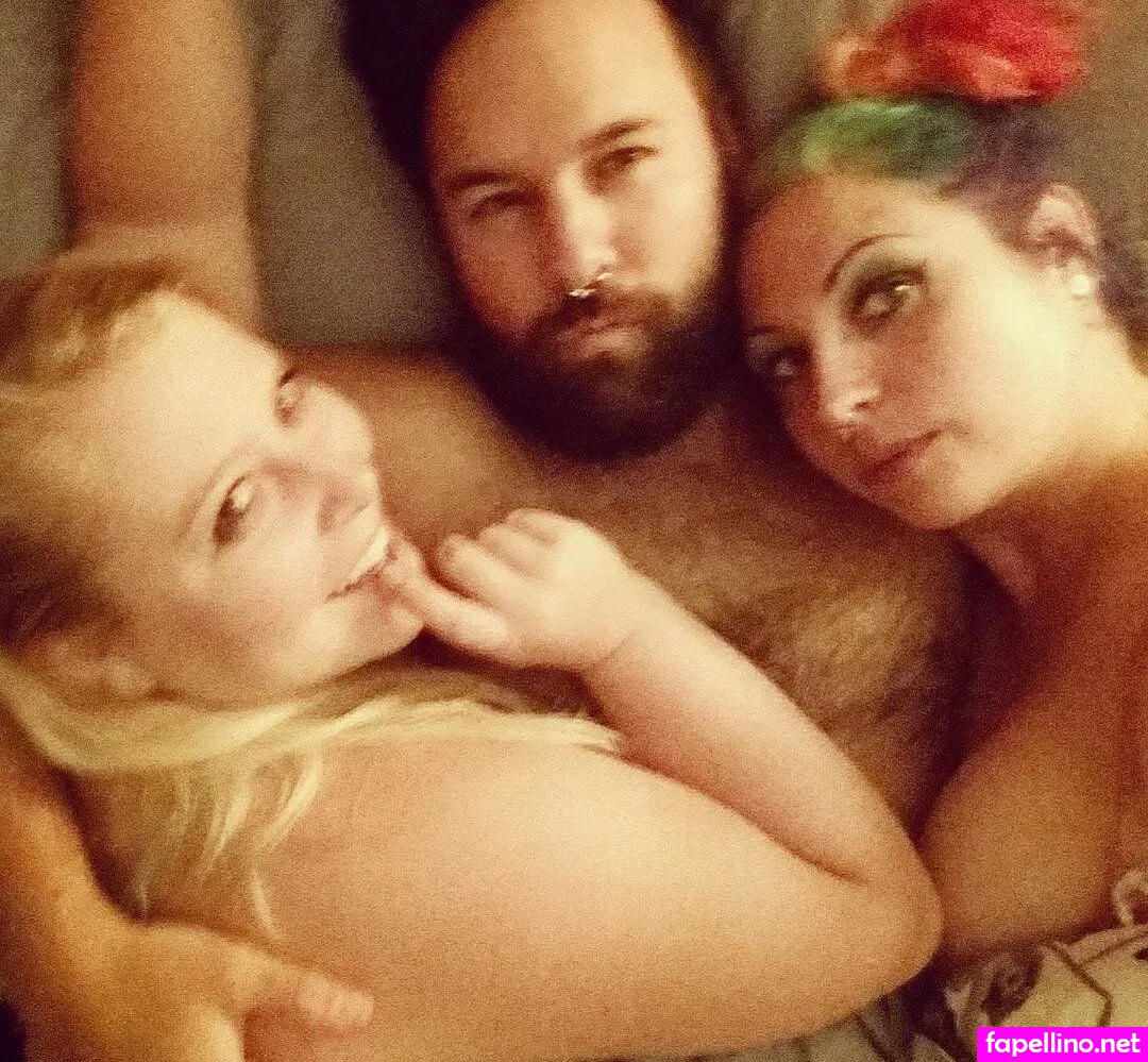 Renata Nijiya, queen_behaviour, queenie_von_curves, queenievoncurves Nude Leaked OnlyFans Photo #PdkVXmPCj7