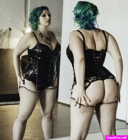Queenie Von Curves OnlyFans Thumbnail #hOMi3OfEnT