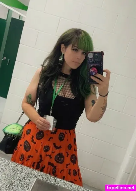 Queenkryptid OnlyFans Thumbnail #yKDwGrfel1