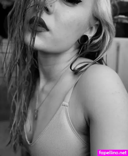 Queenofuntenrum OnlyFans Thumbnail #MVd5sWtHgn