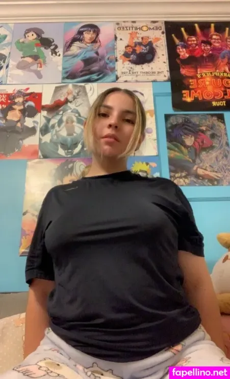 Queenweeb00 OnlyFans Thumbnail #SshQO0c7La