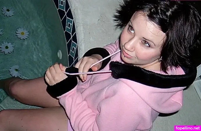 Quinne OnlyFans Thumbnail #E3BNiTdr8h