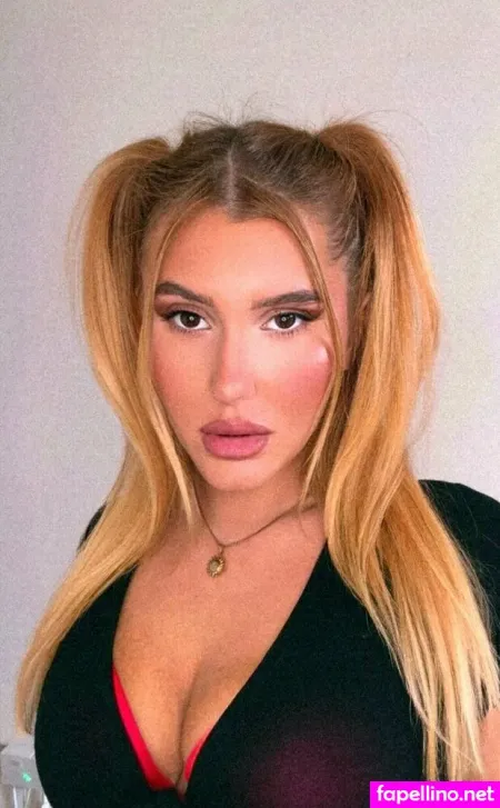 R Elaine OnlyFans Thumbnail #0dYfrhr1XF