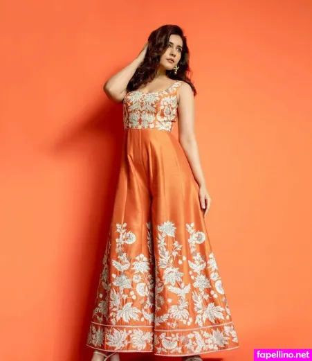 Raashi Khanna OnlyFans Thumbnail #UPC1R1iFdk