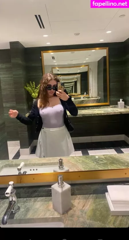 Rachel Anne Sennott OnlyFans Thumbnail #1jdAUXVuia