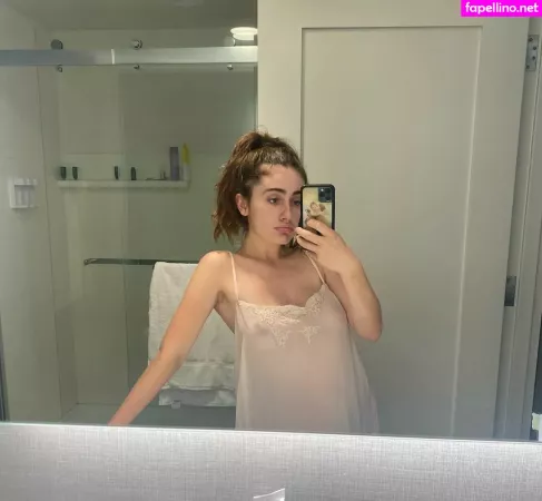 Rachel Anne Sennott OnlyFans Thumbnail #COSGyKQDK8