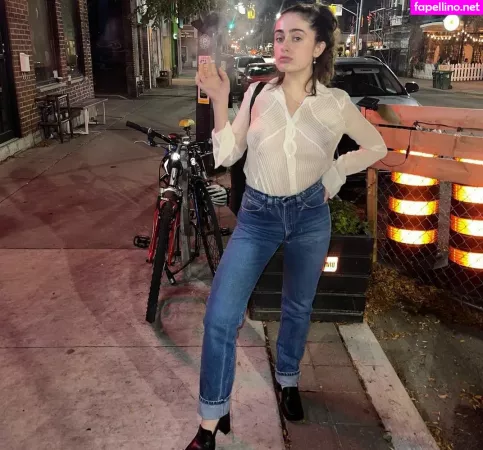 Rachel Anne Sennott OnlyFans Thumbnail #HbRJ1pIIkA
