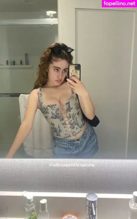 Rachel Anne Sennott OnlyFans Thumbnail #RbLUrBiCKb
