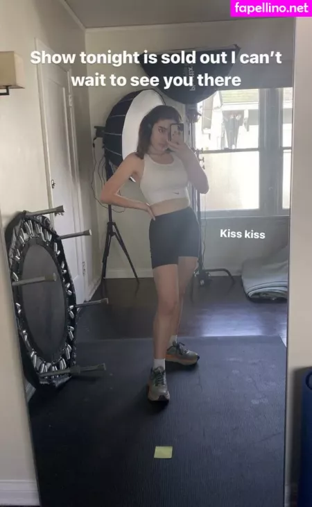 Rachel Anne Sennott OnlyFans Thumbnail #p8EJFJwzWU