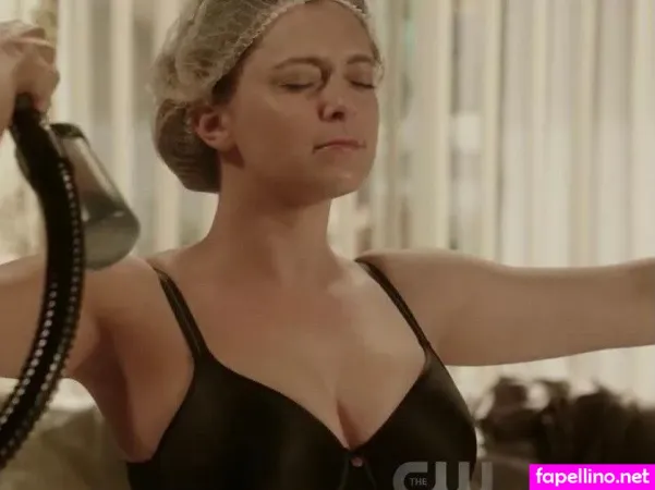 Rachel Bloom OnlyFans Thumbnail #8AMMCSDq64