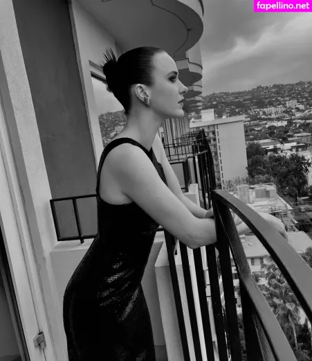 Rachel Brosnahan OnlyFans Thumbnail #LvxLVW1bmj