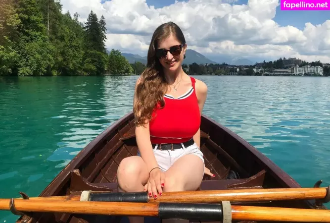 Rachel H OnlyFans Thumbnail #4H1BJC0z49