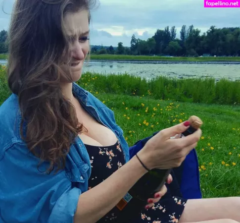 Rachel H OnlyFans Thumbnail #K5CLMfXjv5