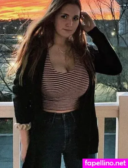 Rachel Myers OnlyFans Thumbnail #B1EH5WxaEm