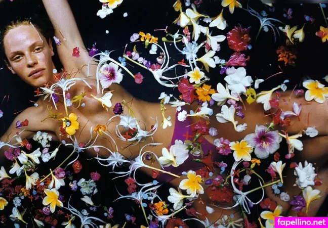 Rachel Roberts OnlyFans Thumbnail #F7Ygf8WwE0