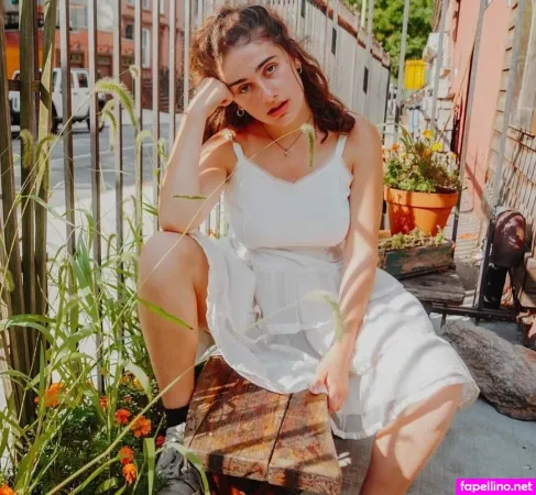 Rachel Sennott OnlyFans Thumbnail #5YwSqxhVvF