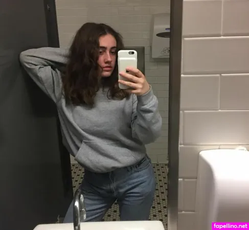 Rachel Sennott OnlyFans Thumbnail #dvorW0trDa