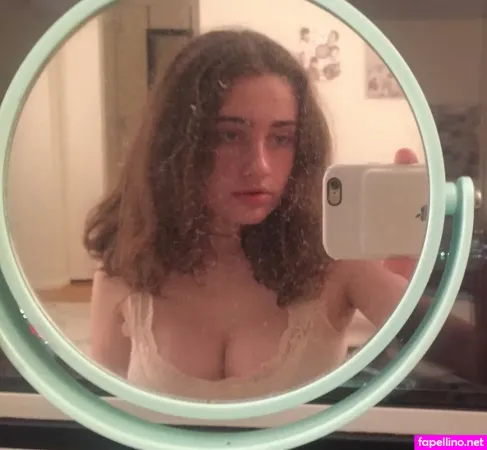 Rachel Sennott OnlyFans Thumbnail #fInUBhdDKY