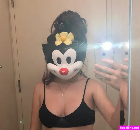 Rachel Sennott OnlyFans Thumbnail #qGi9ItFOGk