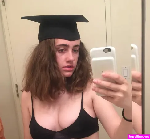 Rachel Sennott OnlyFans Thumbnail #r1QLq2b2Br