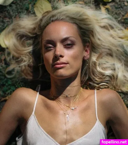 Rachel Skarsten OnlyFans Thumbnail #5aDmtr84dK
