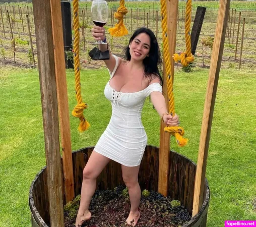 Rachelldelafuente OnlyFans Thumbnail #1mffQKcz2X