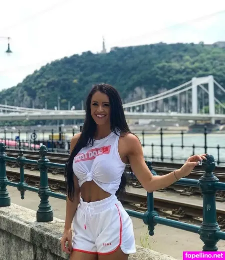 Rachelstuhlmann OnlyFans Thumbnail #0Ga55uPJqS