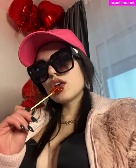 Radmila Maro OnlyFans Thumbnail #R2BTjFLsrc