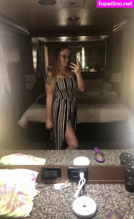 Raelyne Summeier OnlyFans Thumbnail #kEYmN4f4dl