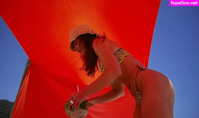 Rafa Kalimann OnlyFans Thumbnail #EmxGKKBKbw