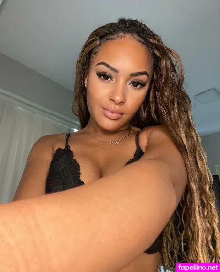 Rafaela Santos OnlyFans Thumbnail #2l627lVYMB