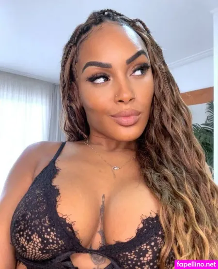 Rafaela Santos OnlyFans Thumbnail #edzRgrtJFm