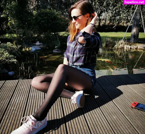 Rainbowf0x OnlyFans Thumbnail #0p6XEG47bS
