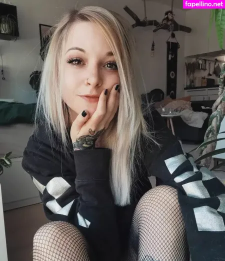 Rainbowf0x OnlyFans Thumbnail #Q38T21I0s1
