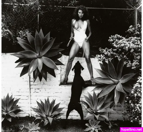 Raquel Welch OnlyFans Thumbnail #d4hvlKDu3q